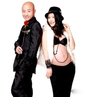 周晓鸥老婆是乐队主唱 夫妻两携手重登舞台 周晓鸥老婆是乐队主唱 夫妻两携手重登舞台