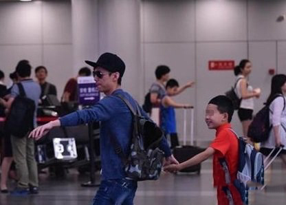 王菁何炅的儿子曝光 41岁何炅被曝已婚且儿子七岁 王菁何炅的儿子曝光 41岁何炅被曝已婚且儿子七岁