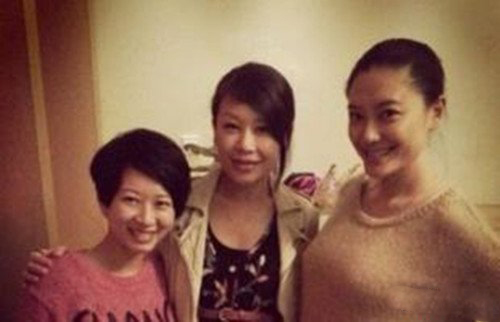 应采儿素颜照曝光 下巴尖尖显娇俏