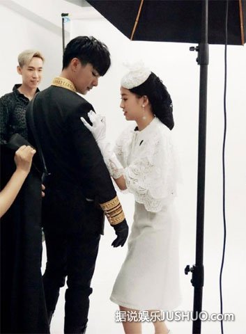 炎亚纶鬼鬼 八年后再聚首 同录《大侦探》