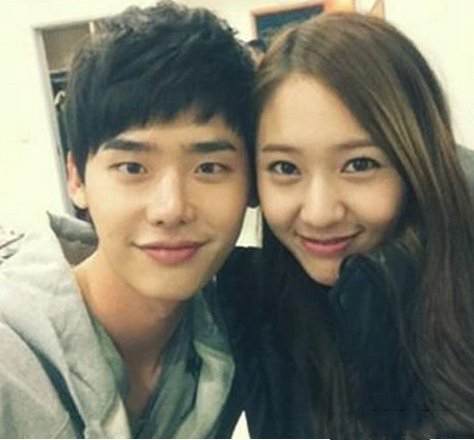 李钟硕的现任女友 李钟硕金智媛接吻照暧昧短信曝光