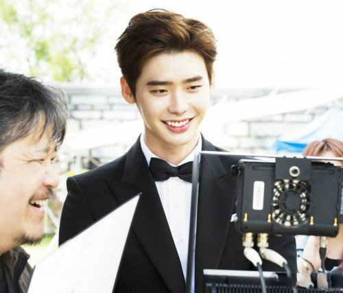 李钟硕的现任女友 李钟硕金智媛接吻照暧昧短信曝光