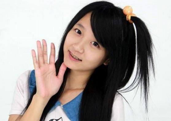 许雅涵的男朋友是谁 小小年纪的她是否确有男友 许雅涵的男朋友是谁 小小年纪的她是否确有男友