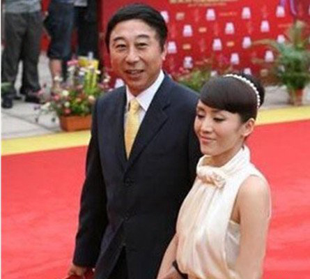 冯巩妻子照片大曝光 盘点冯巩家庭成员 冯巩妻子照片大曝光 盘点冯巩家庭成员