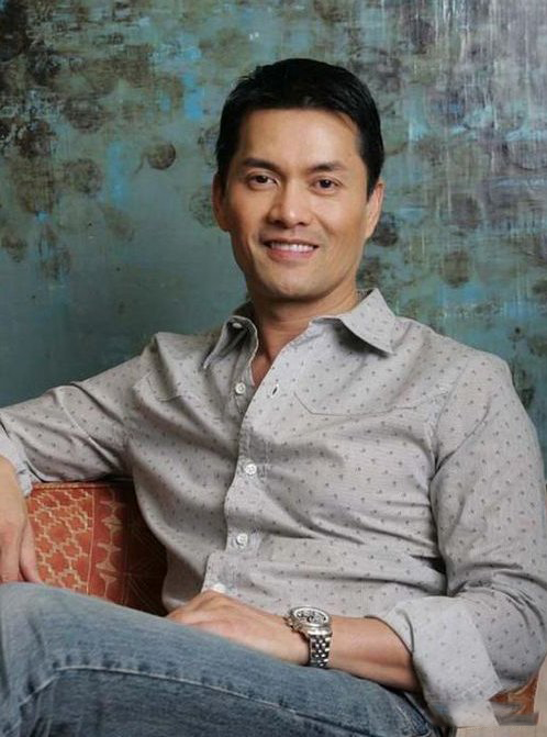 吕良伟图片年轻依旧 分享防腐秘密：做善事心灵纯净