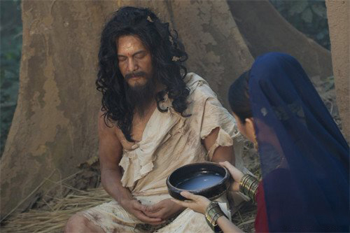 吕良伟图片年轻依旧 分享防腐秘密：做善事心灵纯净