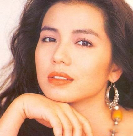 钟楚红年轻时候的照片曝光 揭秘其早年与周润发的情感纠纷 钟楚红年轻时候的照片曝光 揭秘其早年与周润发的情感纠纷