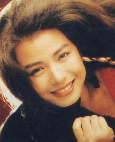 钟楚红年轻时候的照片曝光 揭秘其早年与周润发的情感纠纷 钟楚红年轻时候的照片曝光 揭秘其早年与周润发的情感纠纷