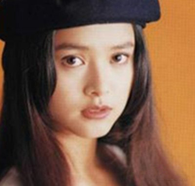 港昔日玉女叶蕴仪显老态 身材发福满头白发