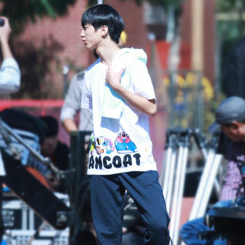 王俊凯小别离剧照曝光 上演朦胧感情引期待 王俊凯小别离剧照曝光 上演朦胧感情引期待