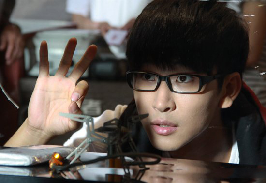 谭杰希想一直赖在学校 韩红是我从心底里佩服的师父