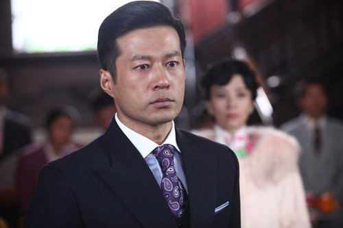 八卦 谭凯一家子的照片被流出 带你走进谭凯背后的演绎经历