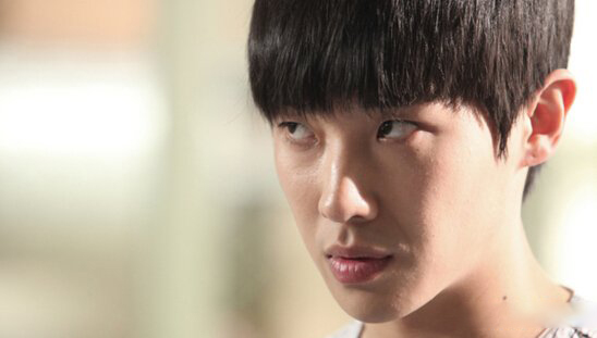 金智媛李准岬童夷剧照曝光 金智媛秀长腿清纯可爱