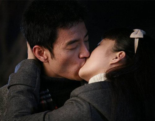 李光洁王珞丹吻戏曝光 两人假戏真做 李光洁王珞丹吻戏曝光 两人假戏真做