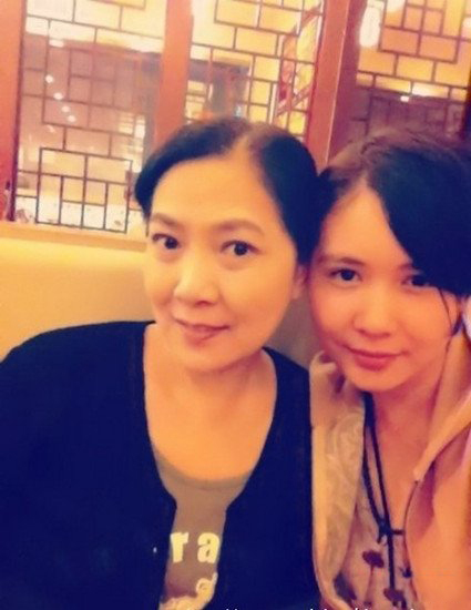 沈丹萍小女儿美照曝光 揭秘其坎坷但甜蜜的跨国恋爱历程