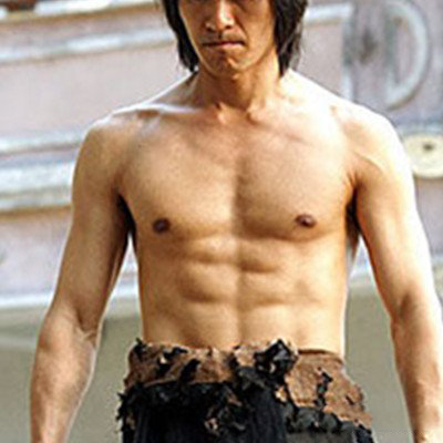 盘点陈国坤肌肉图片 外表酷似李小龙