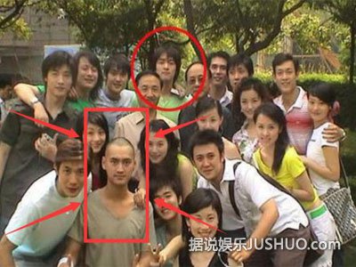 胡歌大学毕业照曝光原来这么屌丝!与袁弘是同班好兄弟 胡歌大学毕业照曝光原来这么屌丝!与袁弘是同班好兄弟