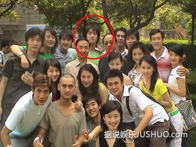 胡歌大学毕业照曝光原来这么屌丝!与袁弘是同班好兄弟 胡歌大学毕业照曝光原来这么屌丝!与袁弘是同班好兄弟