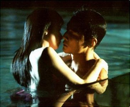 曝光何美钿近况 与吴彦祖拍摄激情戏 曝光何美钿近况 与吴彦祖拍摄激情戏