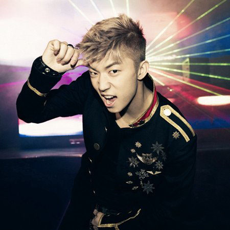 欣赏张佑荣照片 粉丝纷纷大呼帅到报表！