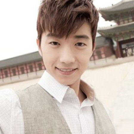 欣赏张佑荣照片 粉丝纷纷大呼帅到报表！