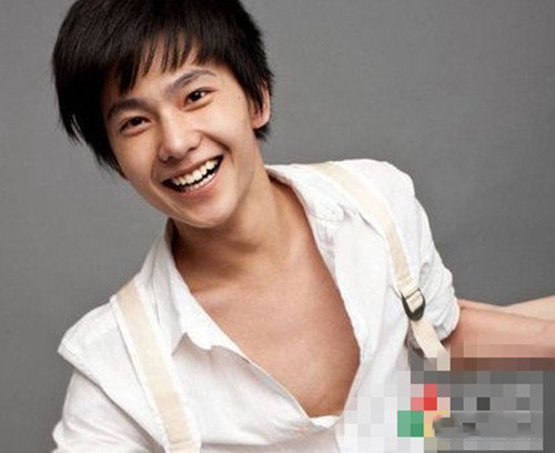 杨洋男演员整容前后照片 杨洋传出性丑闻