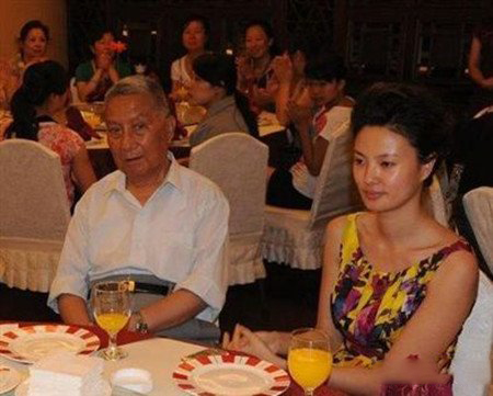 刘芳菲丑闻图片曝光 “央视三姐”刘芳菲奢侈生活大曝光