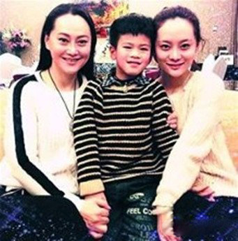 宋佳女儿儿子照片曝光 颜值担当的一家福