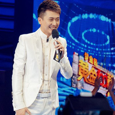 杨帆主持人的成名经历揭秘 从星光大道跨进央视春晚 杨帆主持人的成名经历揭秘 从星光大道跨进央视春晚