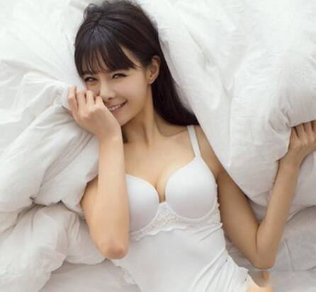 沈梦辰男人装大秀酥胸 优越长腿搞定杜海涛