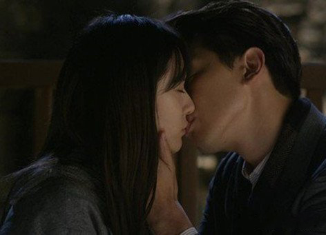 金明洙郑秀晶吻戏怎么样 小编为你们揭秘他们之间的关系