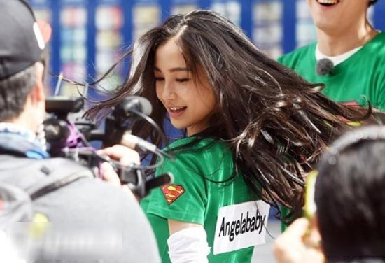 angelababy整容前后照片揭秘 新女神杨颖整容前是销魂香肠嘴