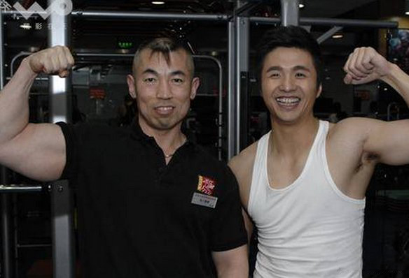 魏坤琳肌肉照片曝光 个人资料被称“中国最帅教授”