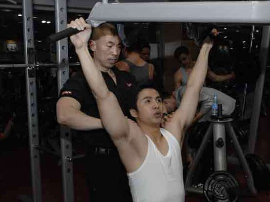 魏坤琳肌肉照片曝光 个人资料被称“中国最帅教授”