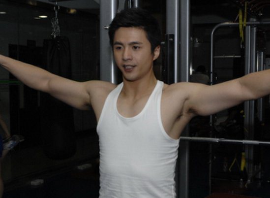 魏坤琳肌肉照片曝光 个人资料被称“中国最帅教授”