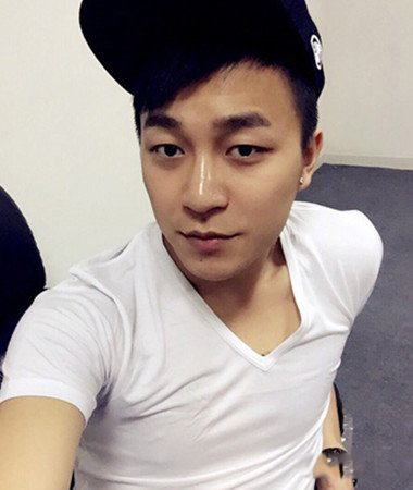 余枫参加中国好声音盲选 自称“秒播”觉得丢人