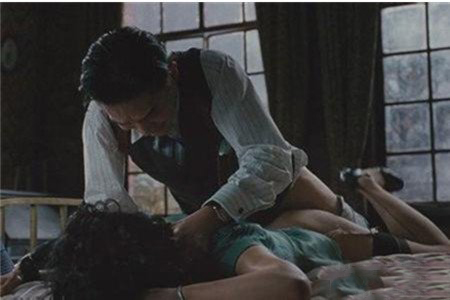 色戒汤唯被删照 与梁朝伟激情尺度之大胆罕见