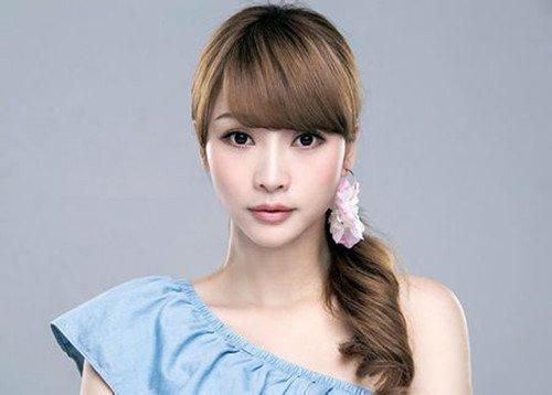 柳岩护士装黑丝袜图 节目首谈自己原是护士经历