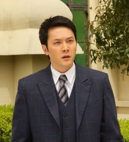 冯绍峰父亲个人资料被曝光 他的家庭背景被扒光 冯绍峰父亲个人资料被曝光 他的家庭背景被扒光