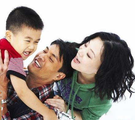 宋祖英的儿子照片被曝光 个子高眉清目秀