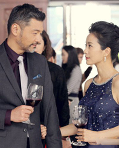 万茜演过的电视剧 《将婚姻进行到底》任重与万茜彼此依偎