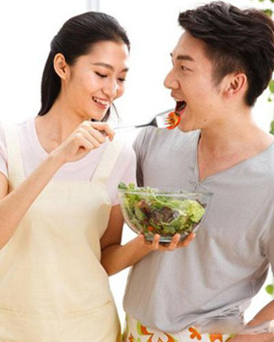 万茜演过的电视剧 《将婚姻进行到底》任重与万茜彼此依偎