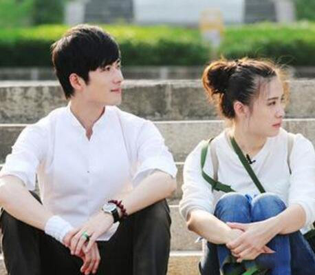 宋佳陈学冬在一起了吗 烛光晚餐下的甜蜜小花老师丸子头