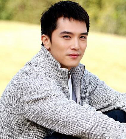 邱泽李毓芬公开恋情 与李毓芬约会狠心甩女友唐嫣