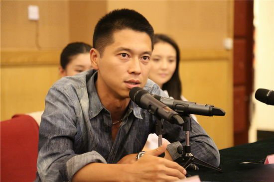 王磊的老婆是谁 李小萌个人资料曝光