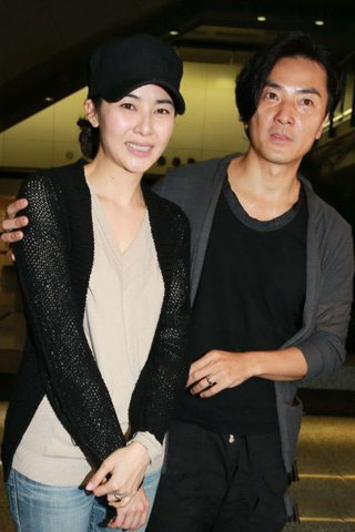 郑伊健老婆和女儿 结束“七年长跑”低调完婚称不生小孩 郑伊健老婆和女儿 结束“七年长跑”低调完婚称不生小孩