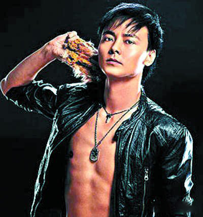 张晋猛男身材身材惹人羡 蔡少芬公开示爱老公获赞 张晋猛男身材身材惹人羡 蔡少芬公开示爱老公获赞