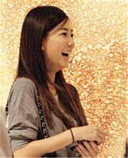 陈冠希女友杨永晴资料曝光 富商女儿家财万贯