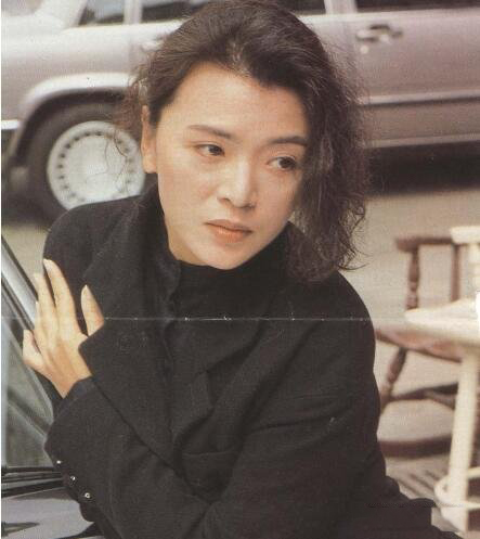 香港艺人陈玉莲近况 近年常做慈善并四处收女徒 香港艺人陈玉莲近况 近年常做慈善并四处收女徒