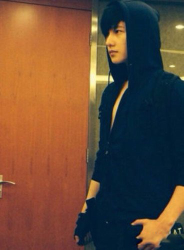 张起灵杨洋晒帅照展示 杨洋个人生活备受关注 张起灵杨洋晒帅照展示 杨洋个人生活备受关注